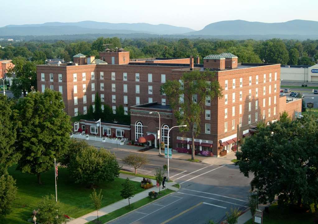 The Queensbury Hotel Glens Falls Exterior photo